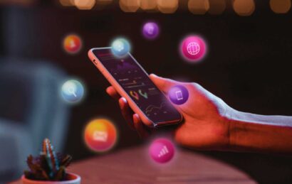 تصویر موبایل شخصی که درحال فروش تلفنی است