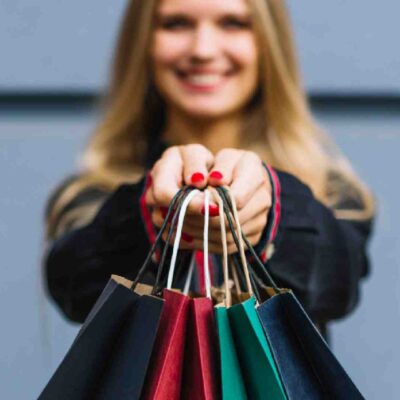 رفتار مشتری که از خریدش خوشحال است