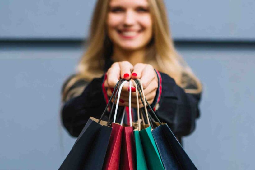 رفتار مشتری که از خریدش خوشحال است